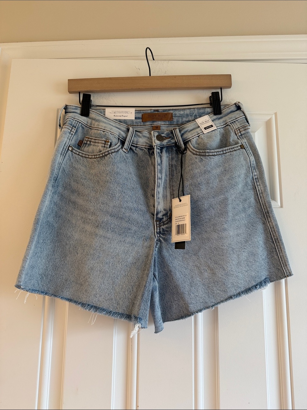 NWT Judy Blue Mid Rise Magic Dad Frayed Hem Shorts M
